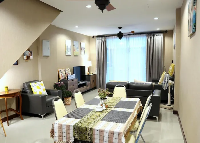 Modern Townhome At The Old City
