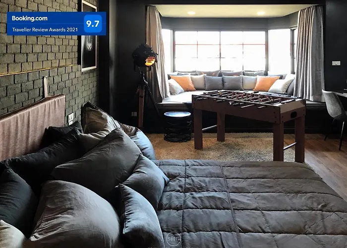 Stay In Style At Nimman R911