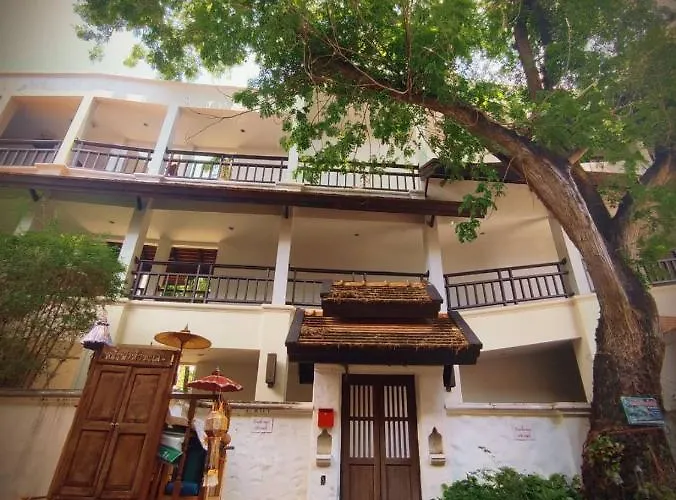 La Maison Verte Hostel