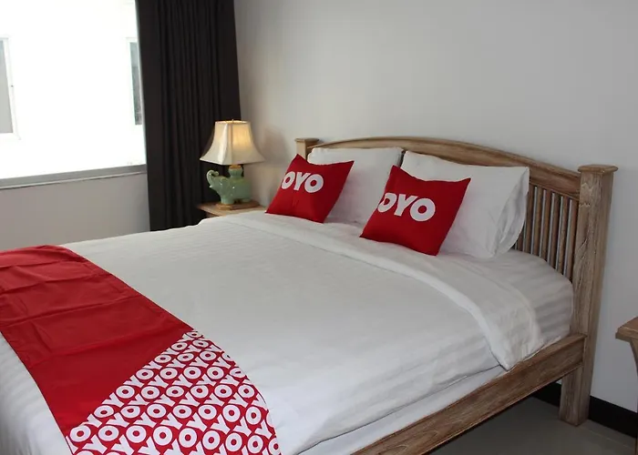 Oyo 75409 Premium The Family Hotel