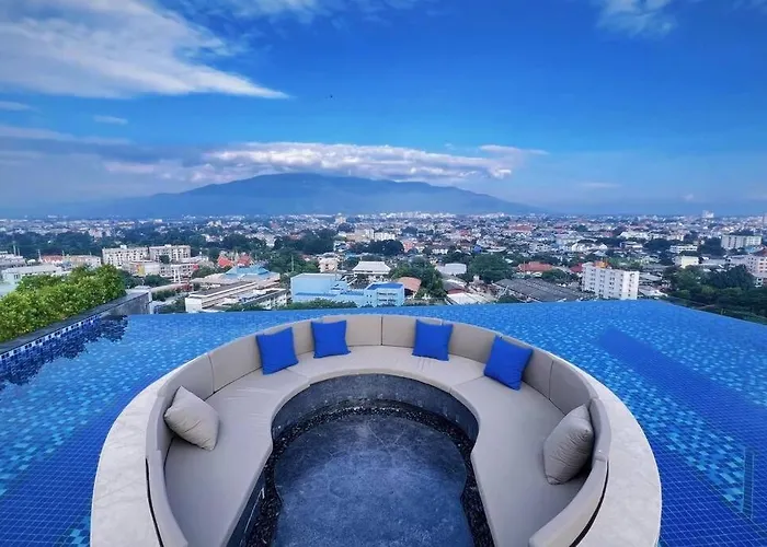 Modern Style Room With Sky Pool 古城边天际泳池公寓