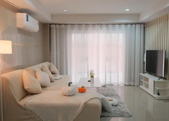 全新特价4Br@Tha Phae Gate 四卧度假别墅 距离塔佩门0.6M 25B 中英文管家