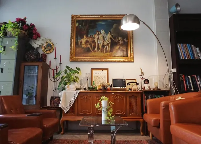 Manee Guesthouse And Record บ้านมานี