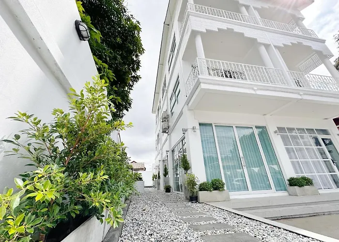 The White House Rachamankha เดอะ ไวท์เฮ้าส์ ราชมรรคา