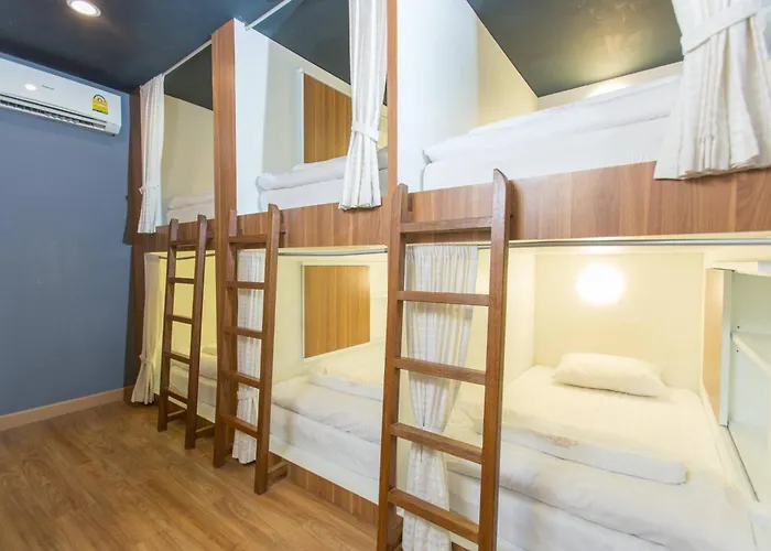 Give Me 5 Hostel