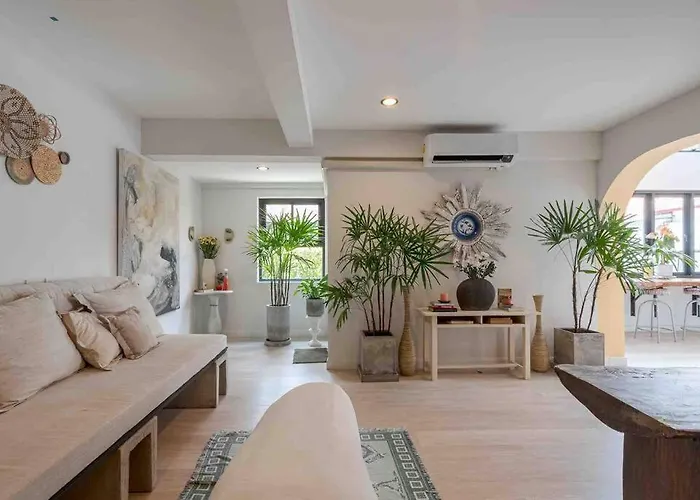 Gallery House Old Town Chiang Mai - Groups & Families