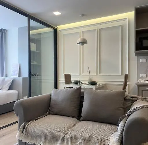 Warm And Classic Modern Room