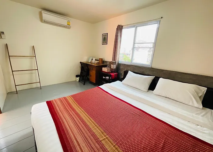 Baan Klang Vieng Hostel
