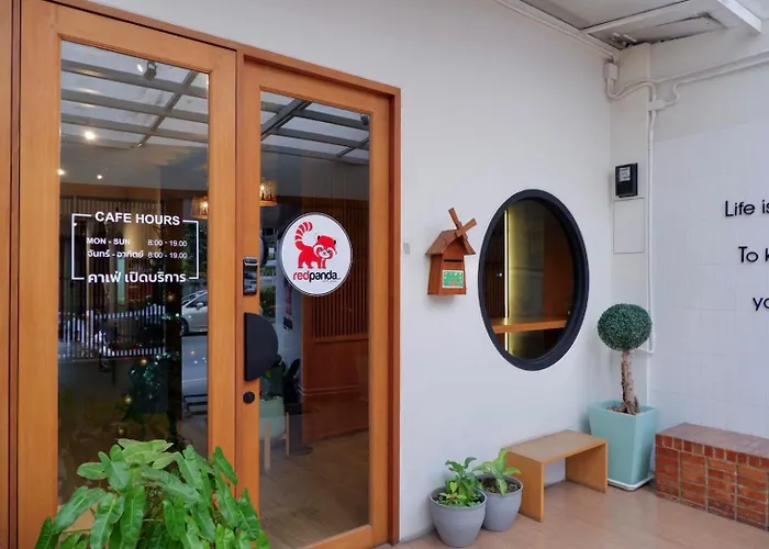 Redpanda Hostel & Cafe