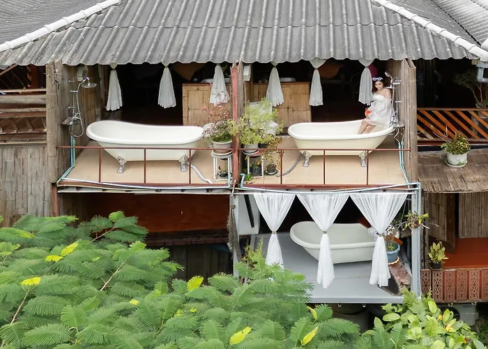 Monruamsuk Homestay Cafe And Bistro