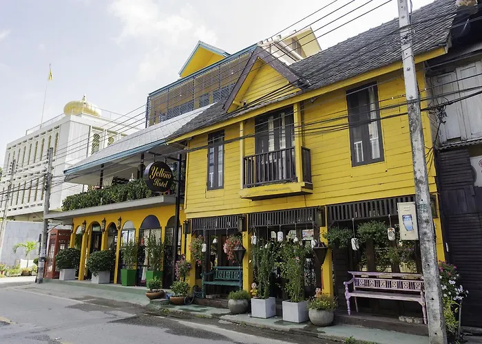 Yellow Lamoon Hotel