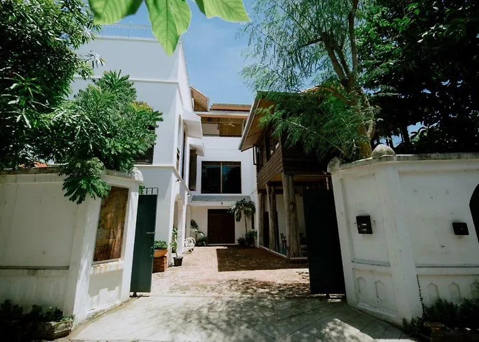Mammoth Art Studio Pool Villa In Old City