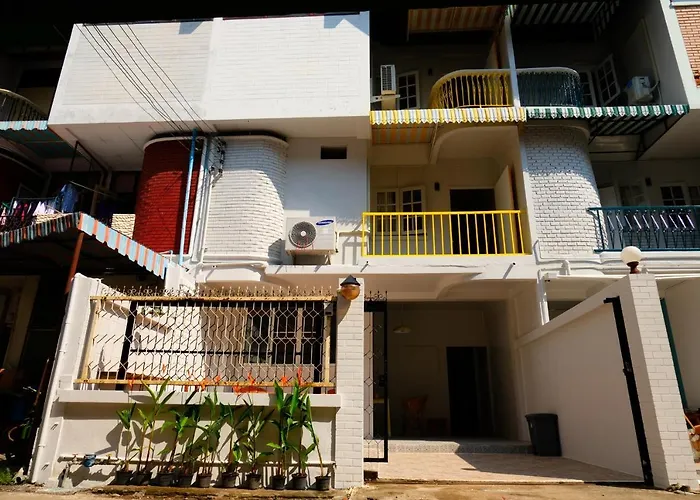 Float\'S House
