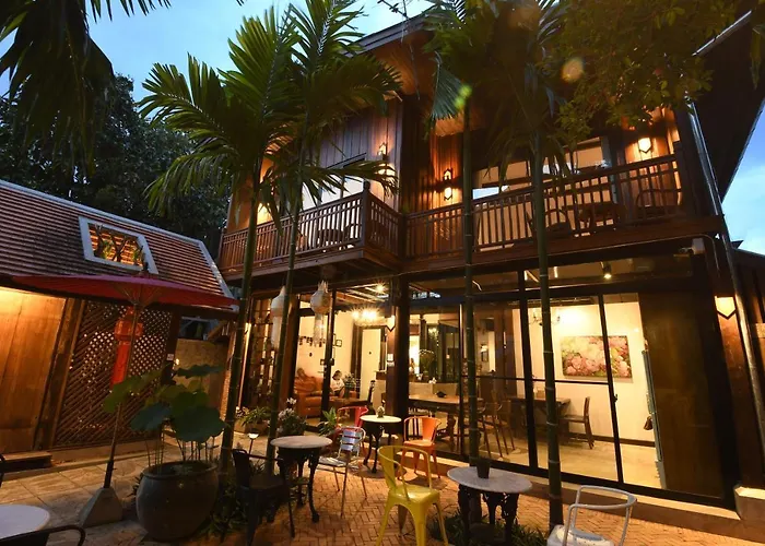 The Eight Ratvithi House