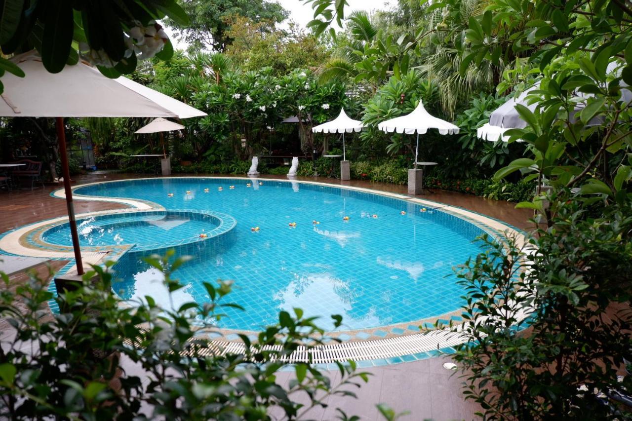 42 Garden Pool Resort