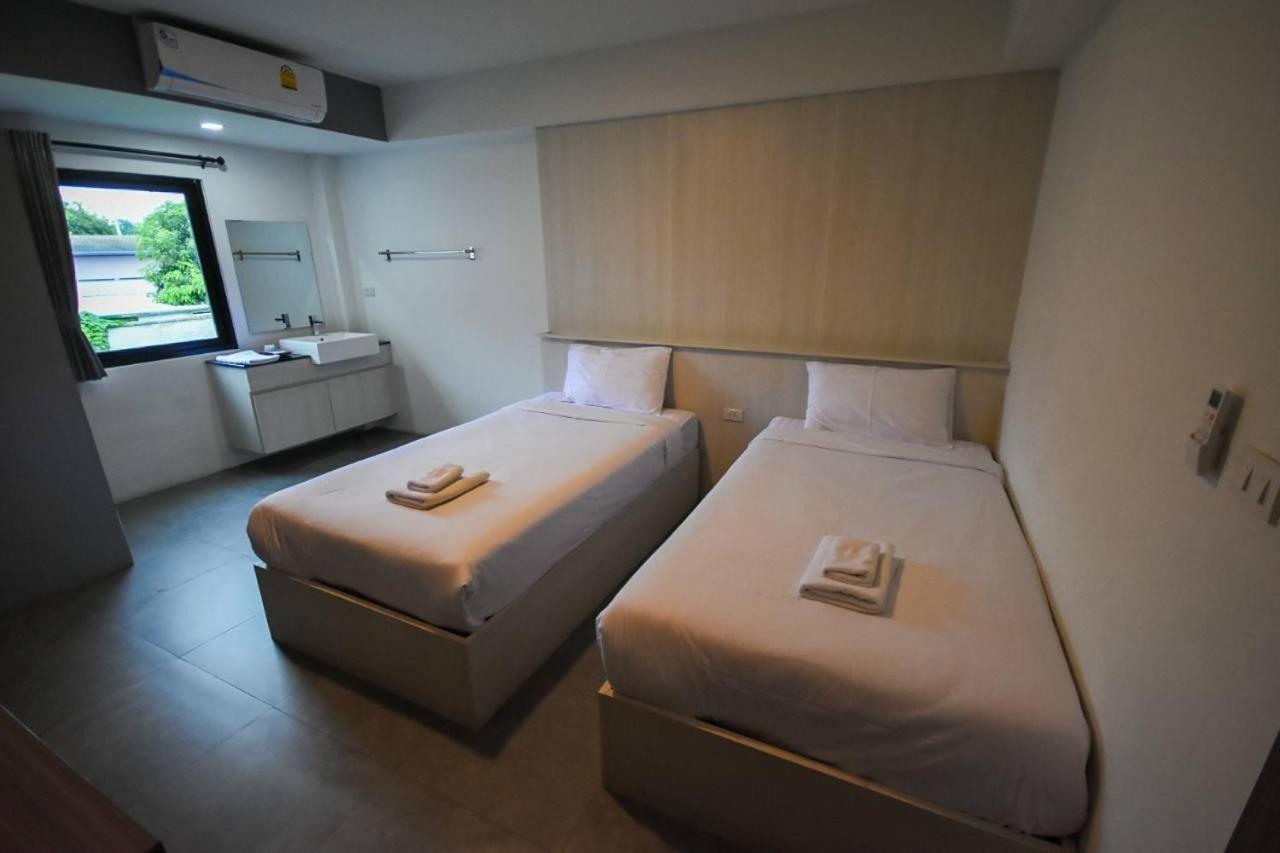 Hotel F Plus F 2*