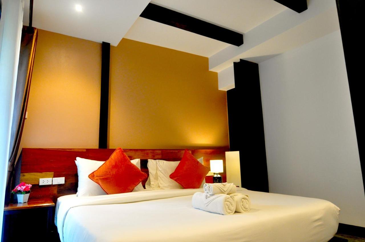 The Eight Ratvithi House 3*