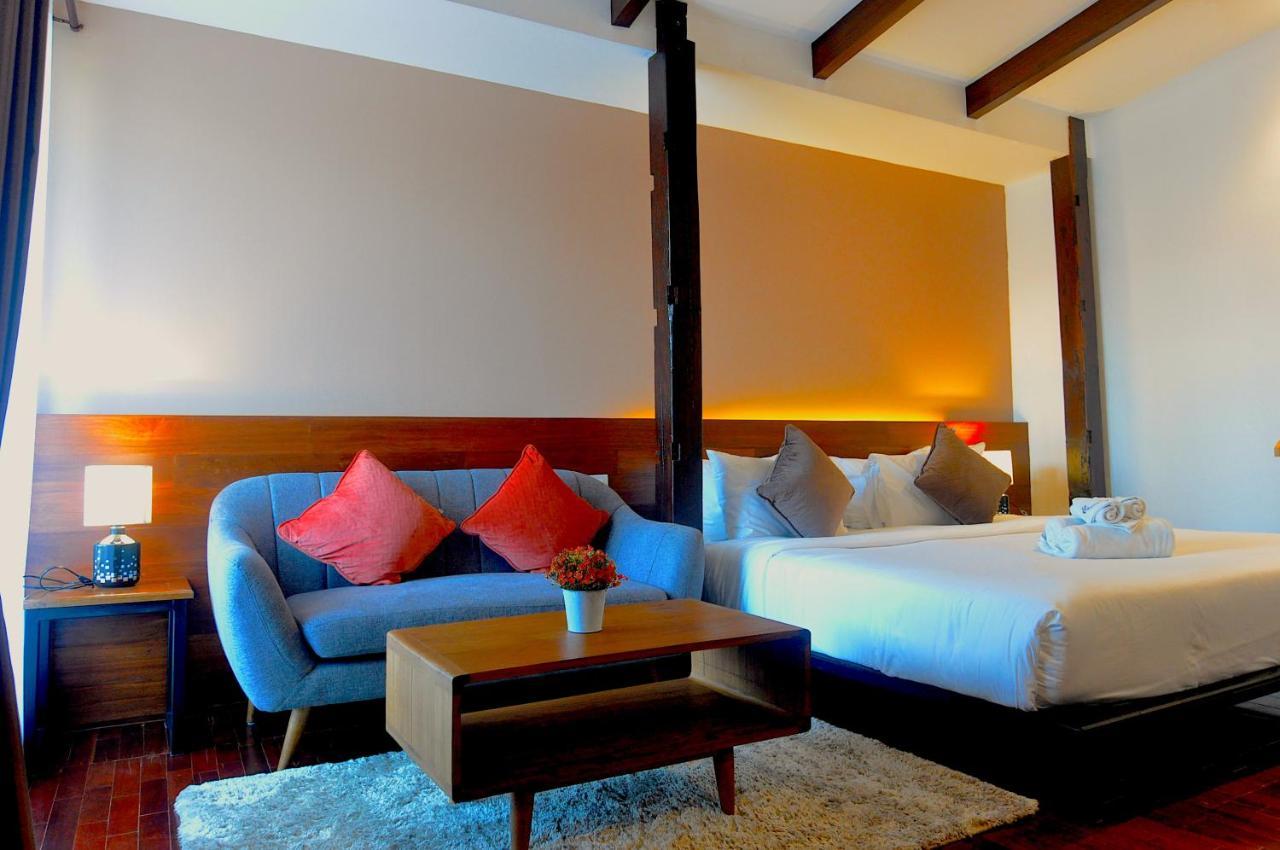 The Eight Ratvithi House Hotel