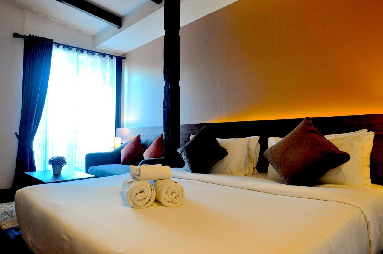 The Eight Ratvithi House Chiang Mai