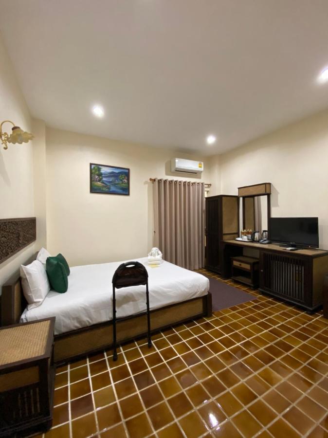Cm Night Bazaar Boutique Hotel 3*