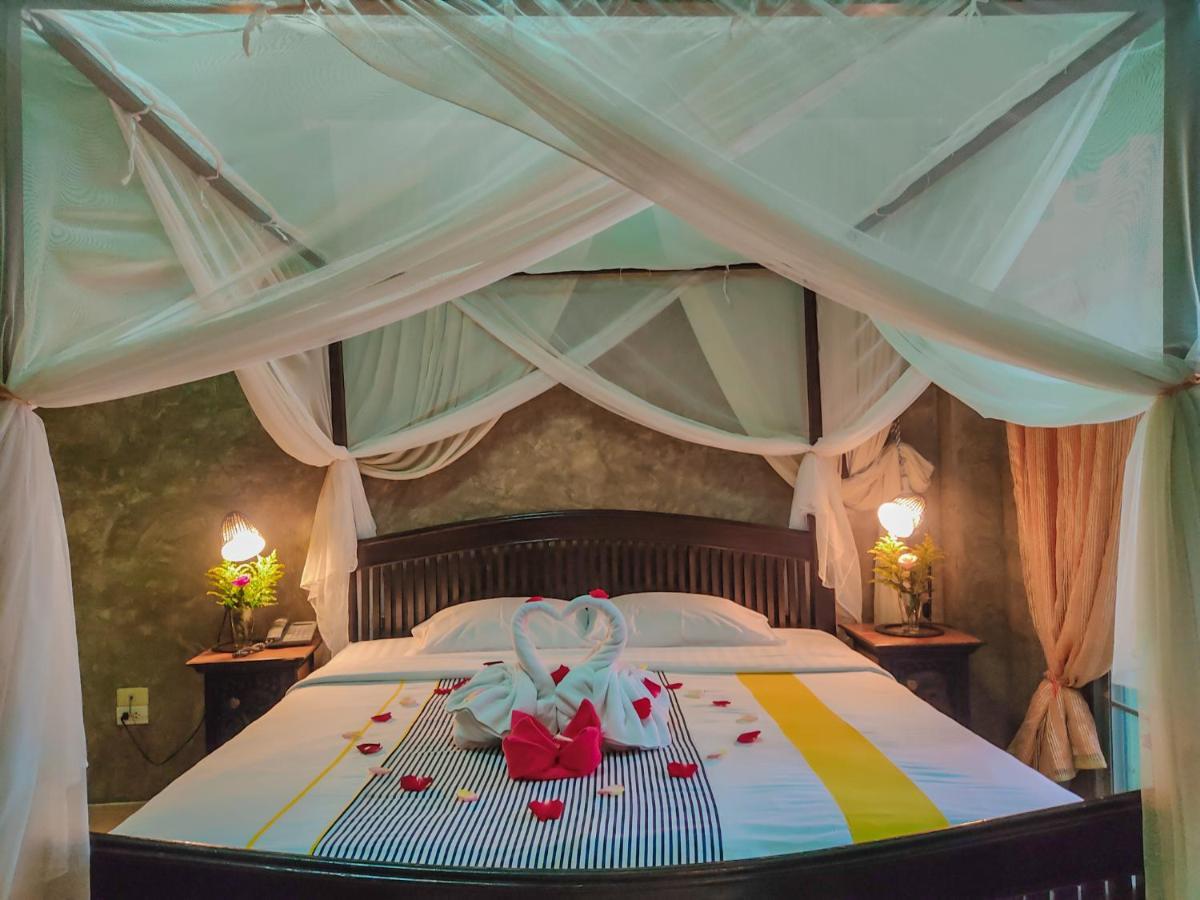 Bed & Breakfast Awana House *