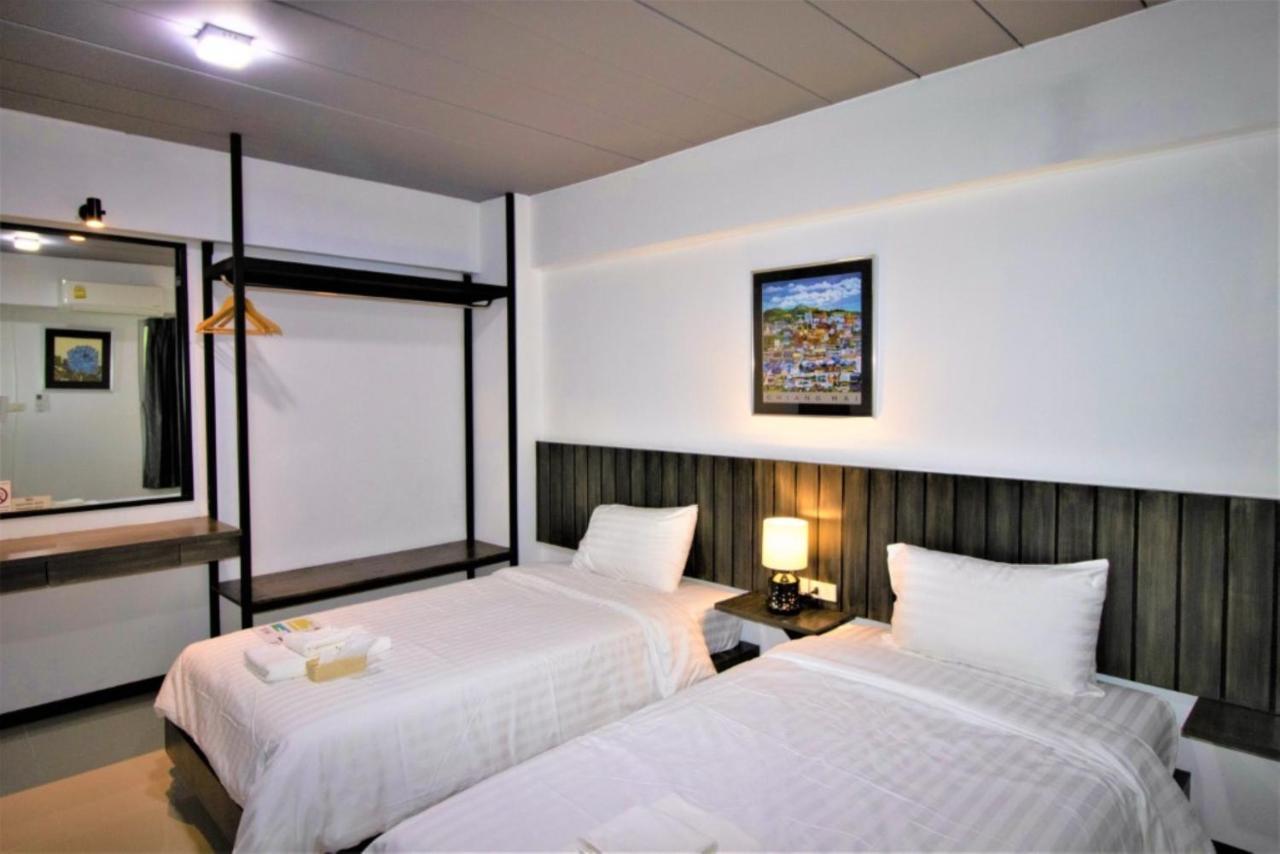 Hotel The 168 Gallery And