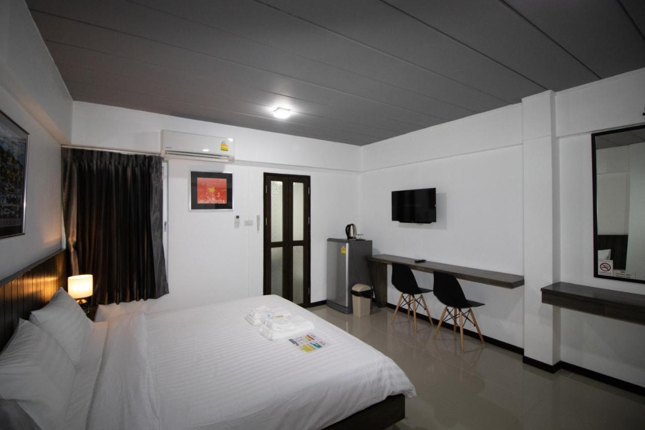 Hotel The 168 Gallery And