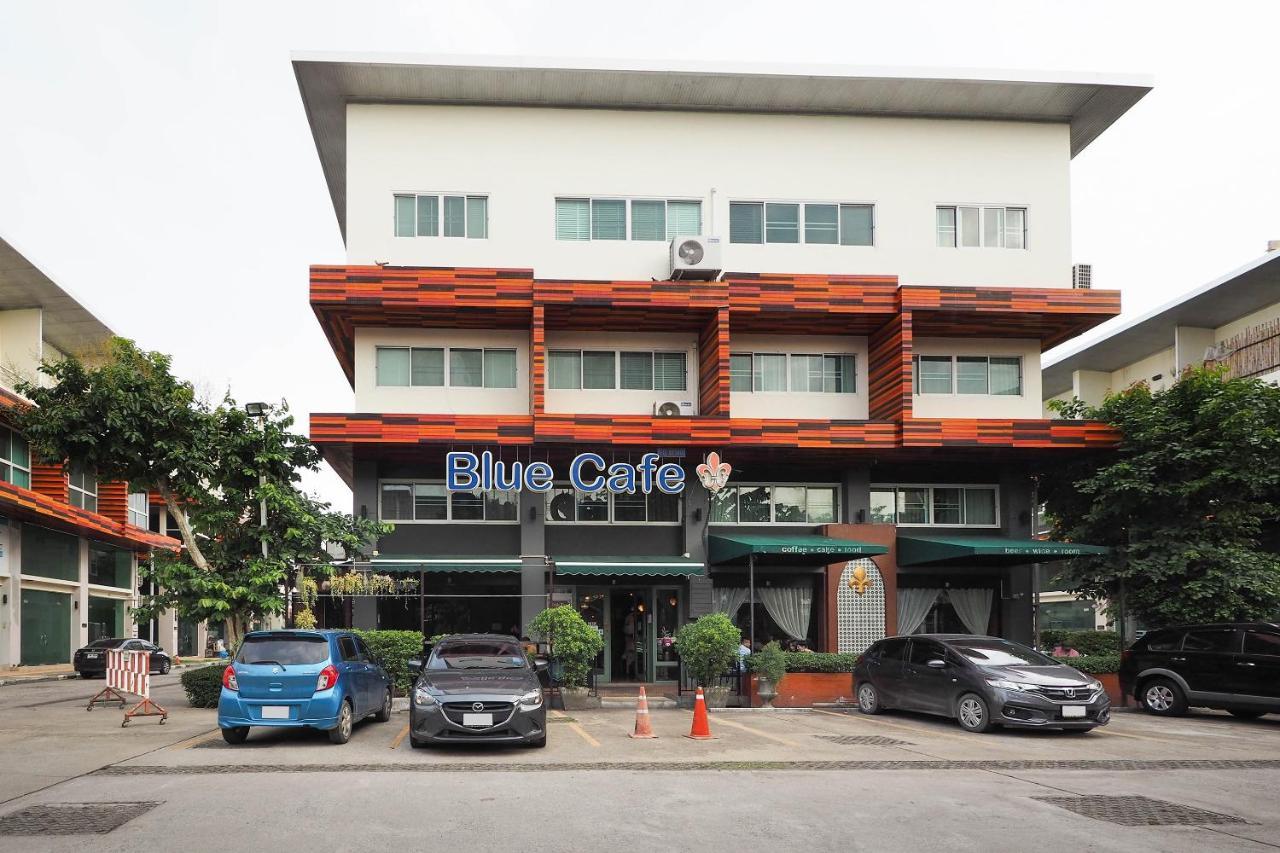 Oyo 995 Blue Cafe Hotel Chiang Mai