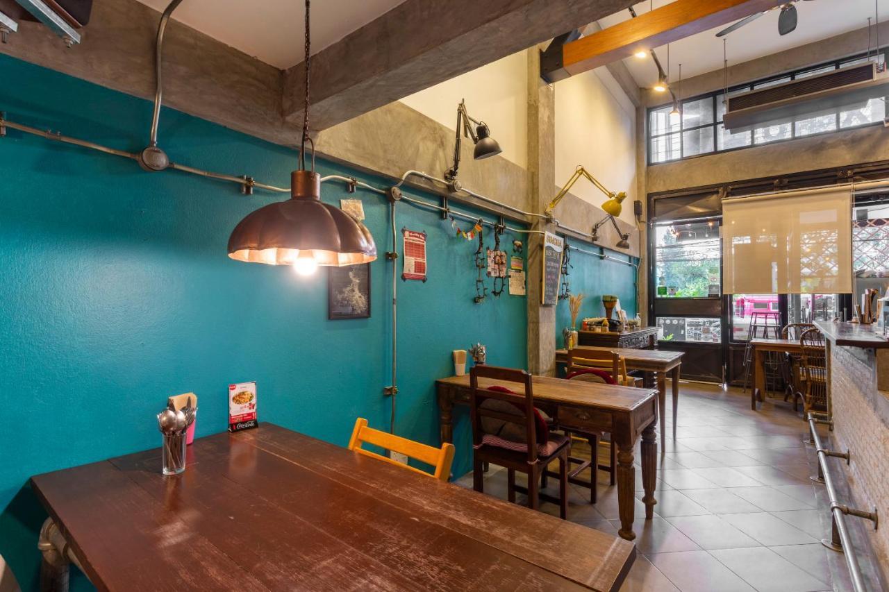 Box N Cafe Hostel *