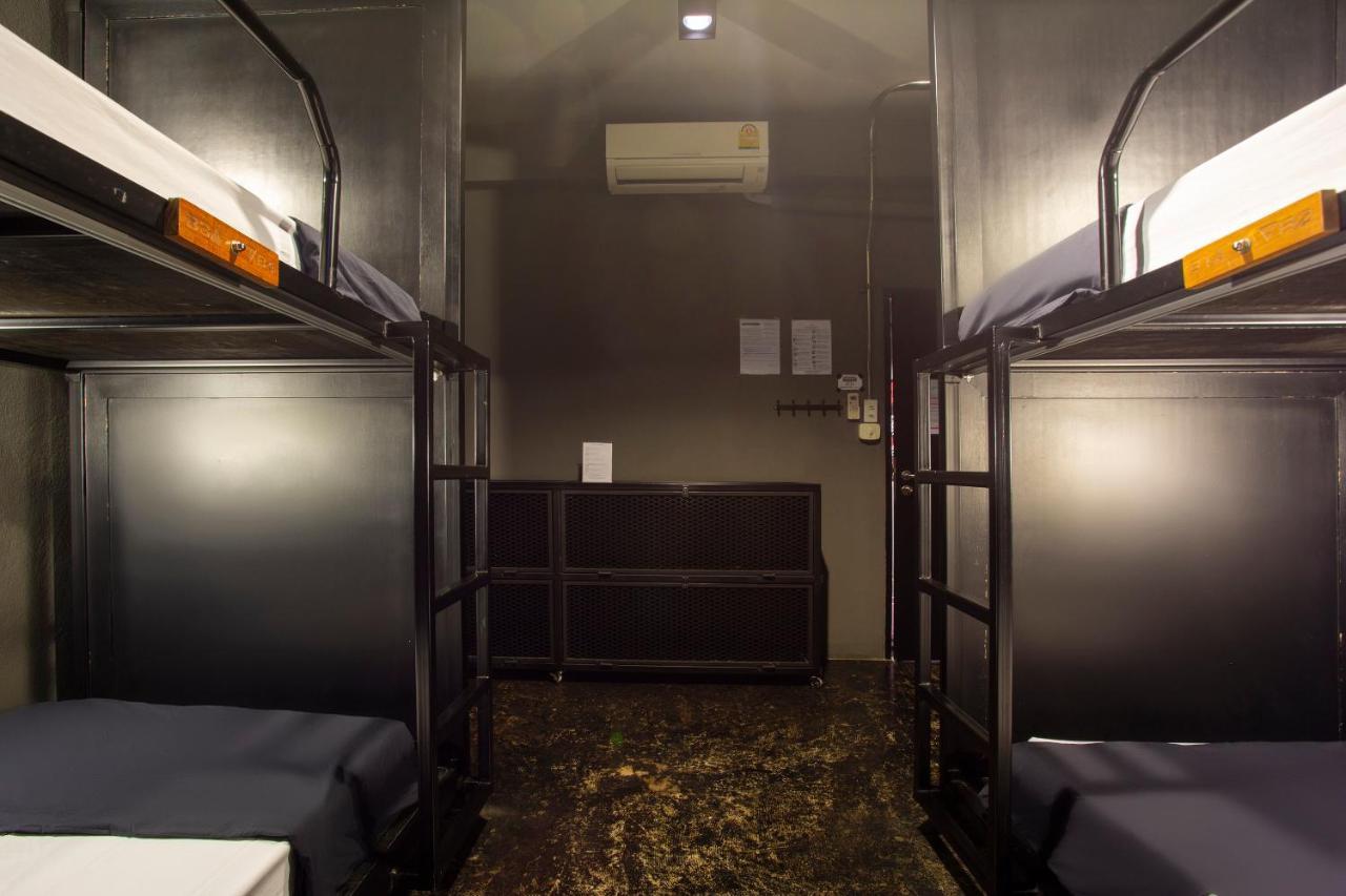 Box N Cafe Hostel *