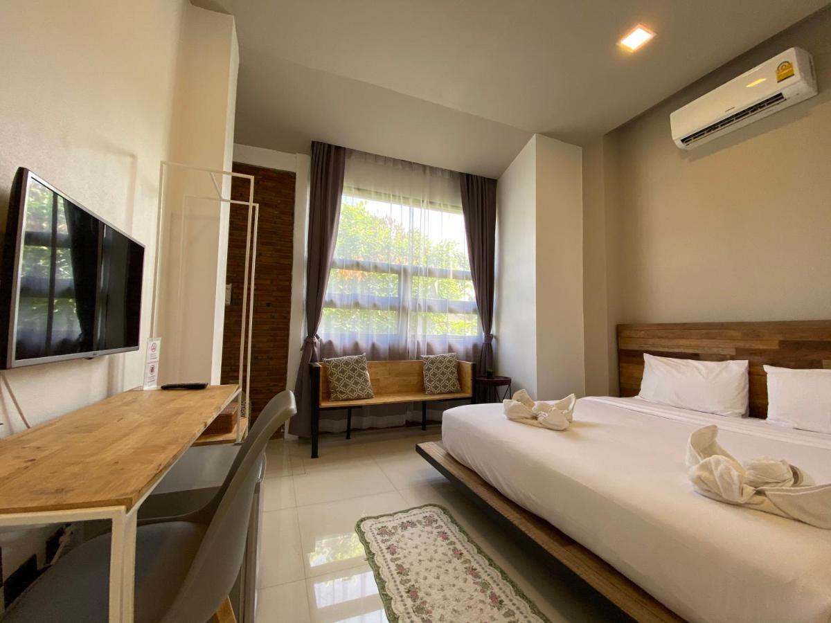 Hostel Sherloft & *