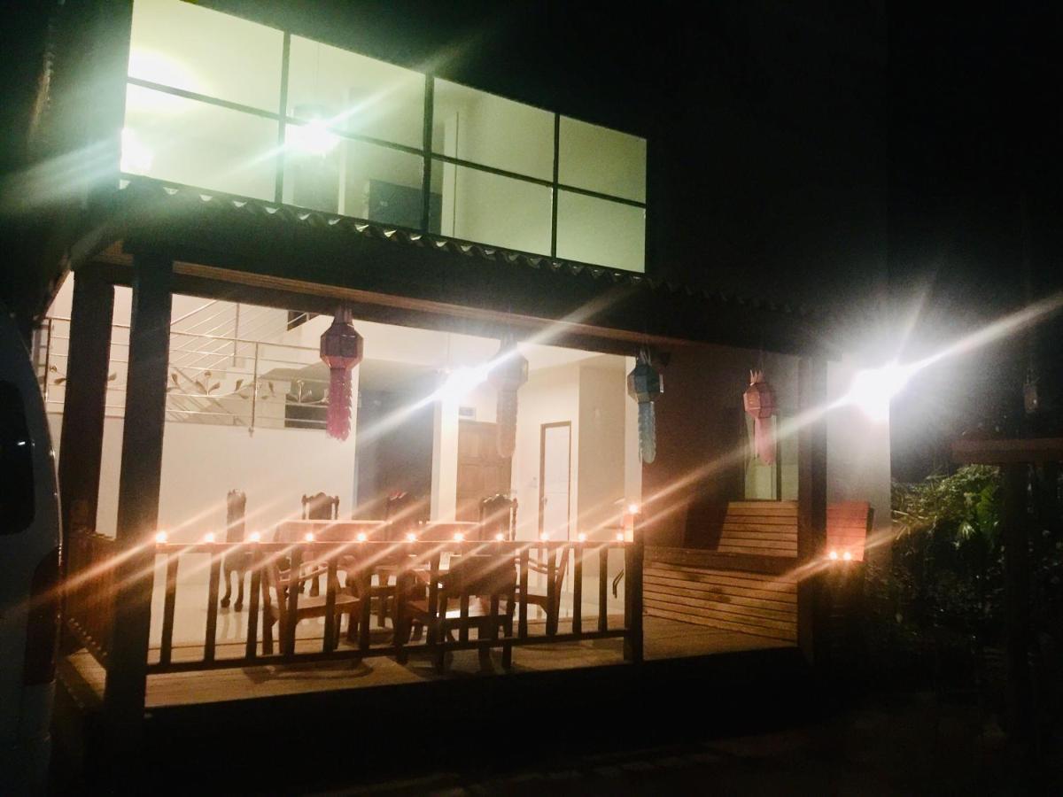 De Rose Hotel