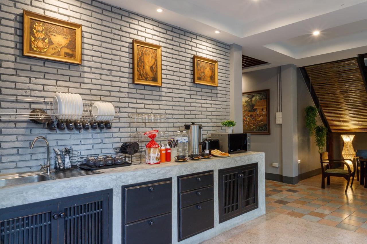 Hostel One Art And Gallery Chiang Mai