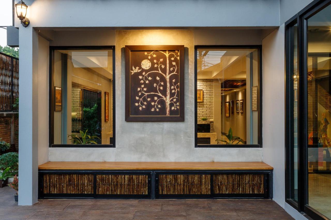 Hostel One Art And Gallery