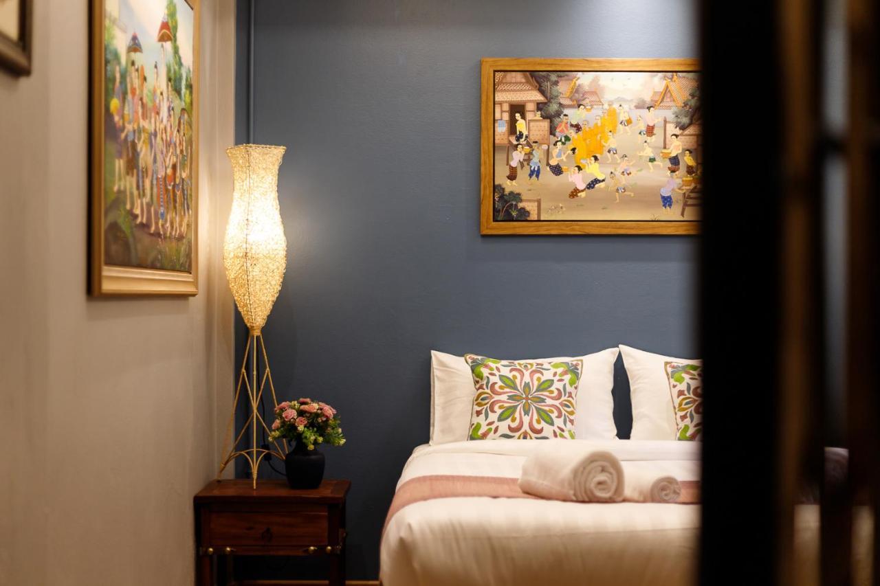 One Art And Gallery Hostel