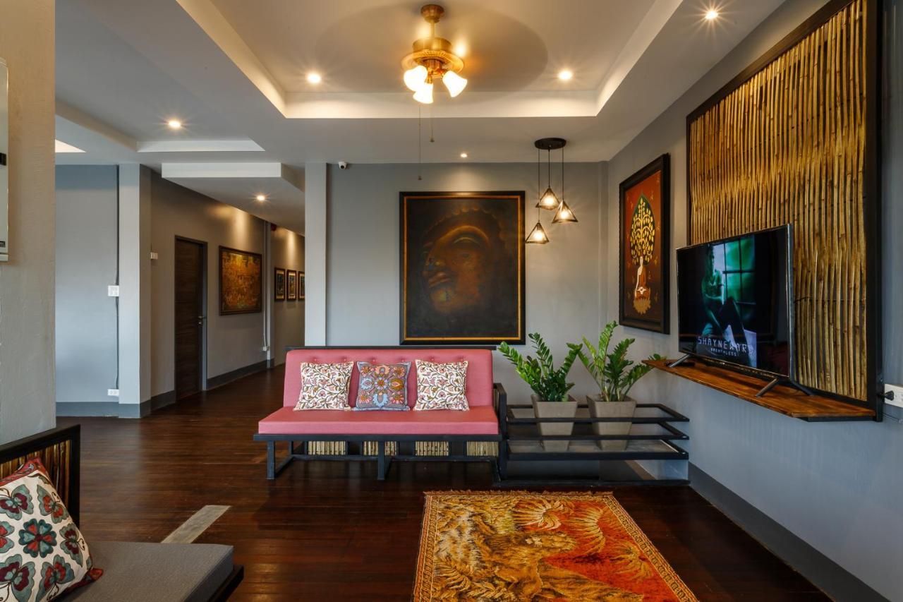 One Art And Gallery *