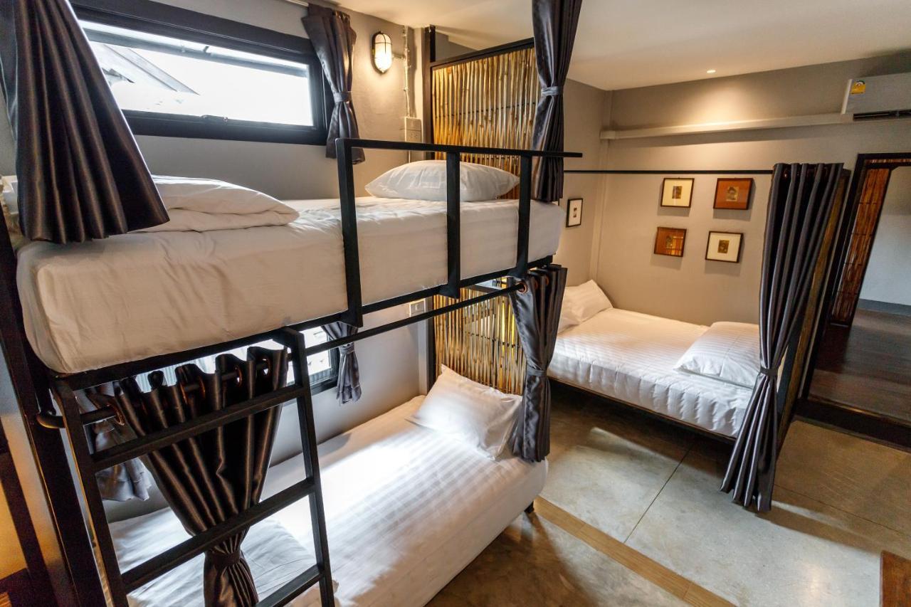 One Art And Gallery Hostel