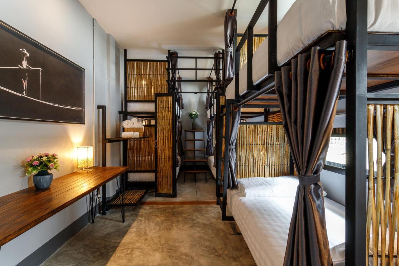 One Art And Gallery Hostel Chiang Mai