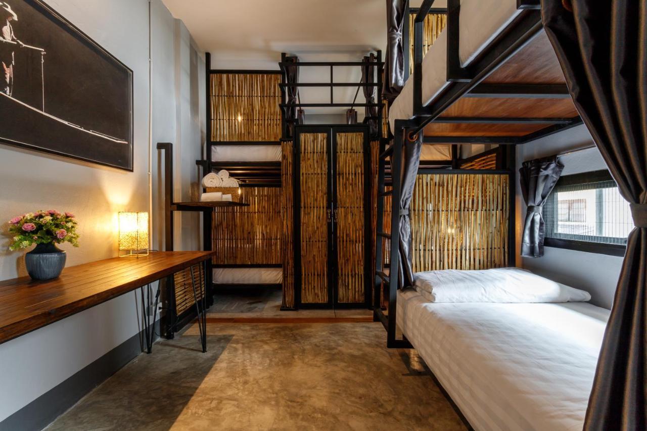 One Art And Gallery Hostel Chiang Mai