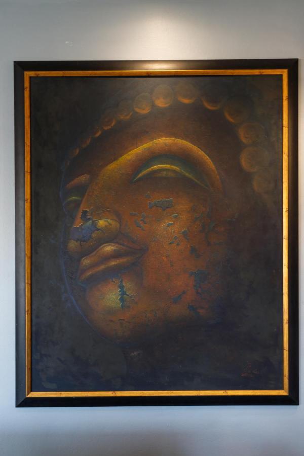 One Art And Gallery Hostel *