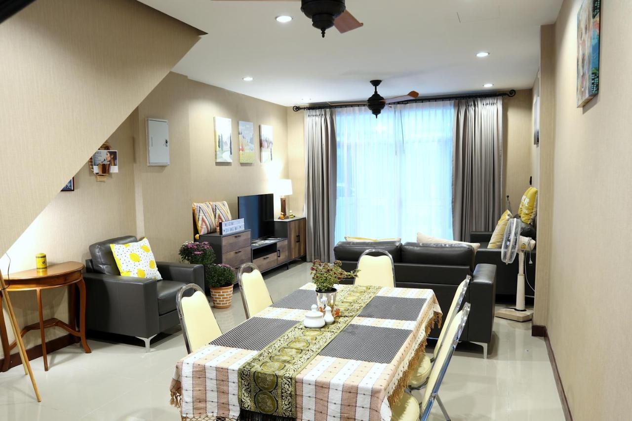 Modern Townhome At The Old Holiday home *