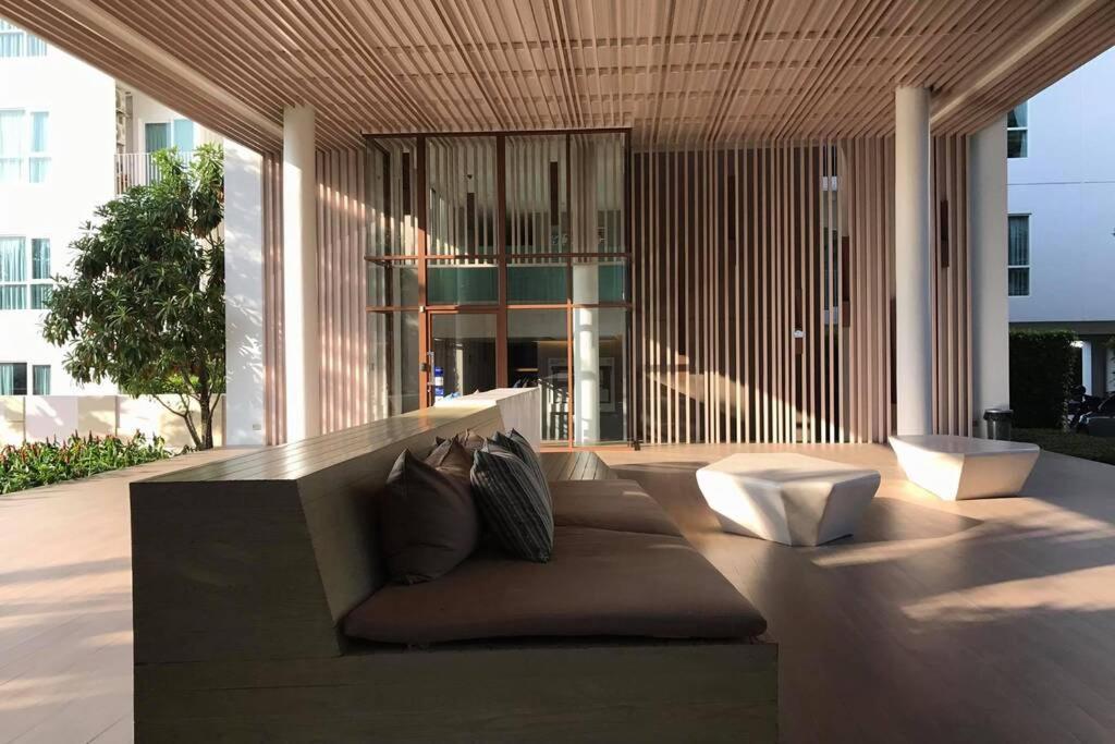 Apartment Cozy Modern With Stunning & Mountain View