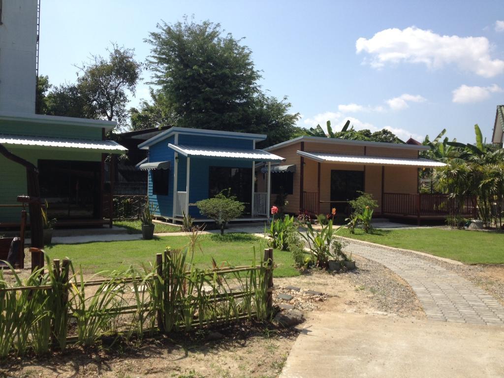 Raintree Boutique Hut Homestay *