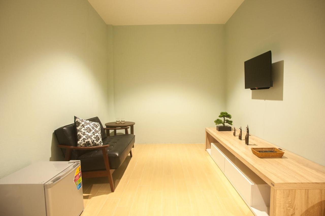 Hostel Baan Ploy In (adults Only)