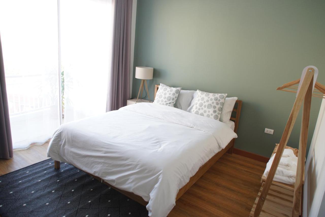 Breadfruit Hostel *