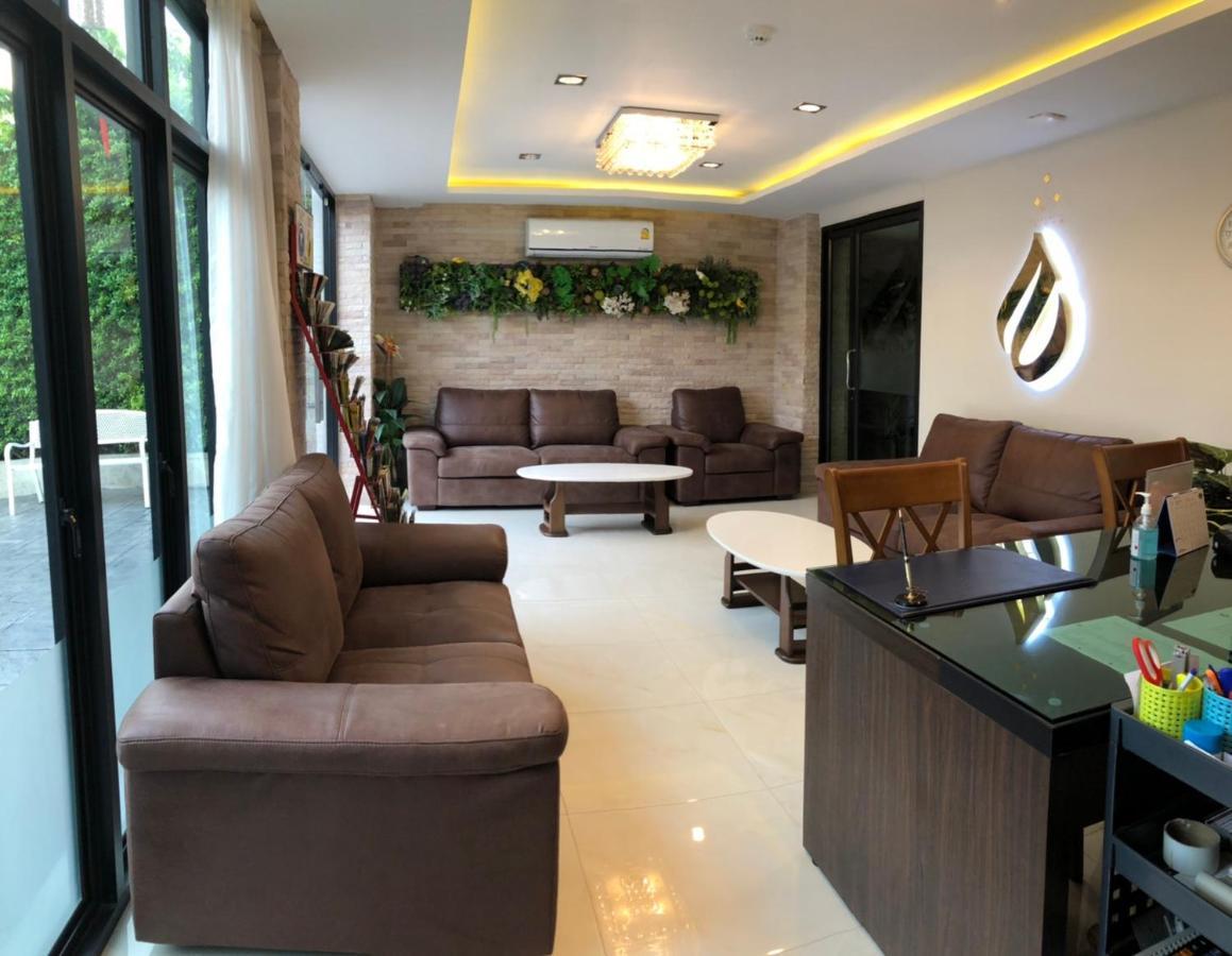 De Sripoom -sha Extra Hotel