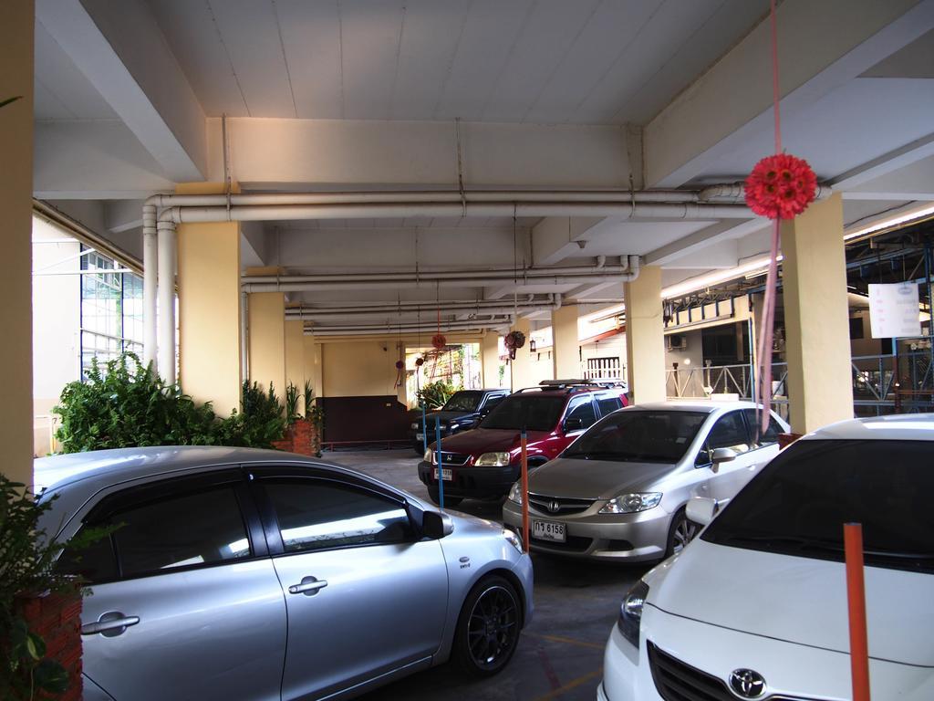 Phusiri Place Hotel