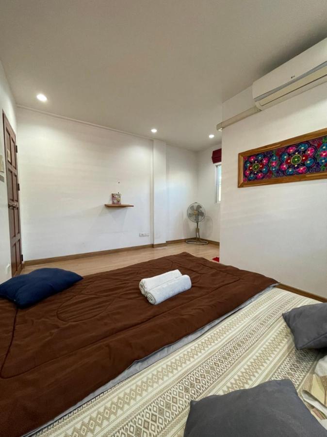 Like Hostel