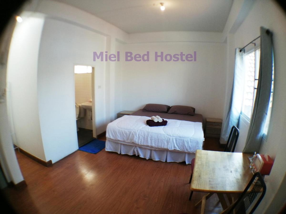 Miel Bed & Gallery