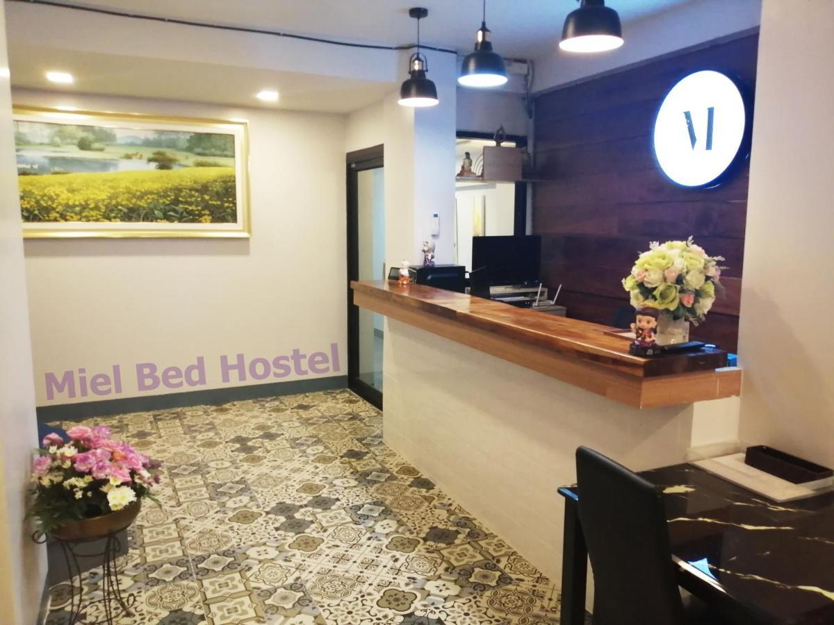 Miel Bed & Gallery